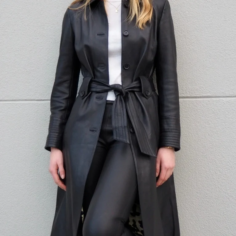 Claire Trench | Black